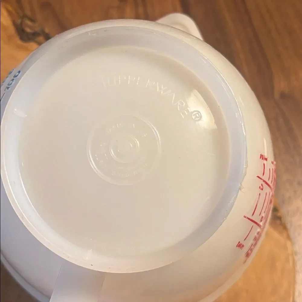 Vintage Tupperware 4 Cup Mix 'n Store
